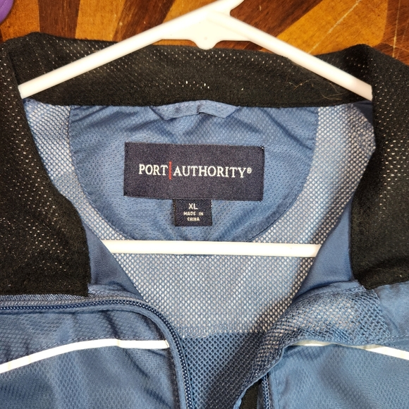 Port Authority Windbreaker, Fleetwood RV - Picture 4 of 8
